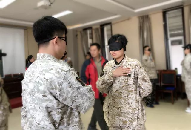 藍海創(chuàng  )力拓展培訓師
